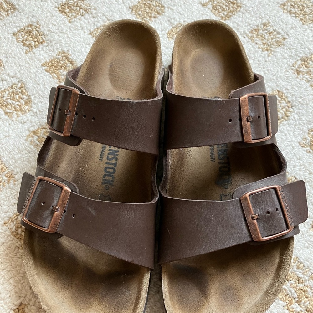 Men’s Birkenstock Arizona 42 (9) narrow
Worn only a handful of times